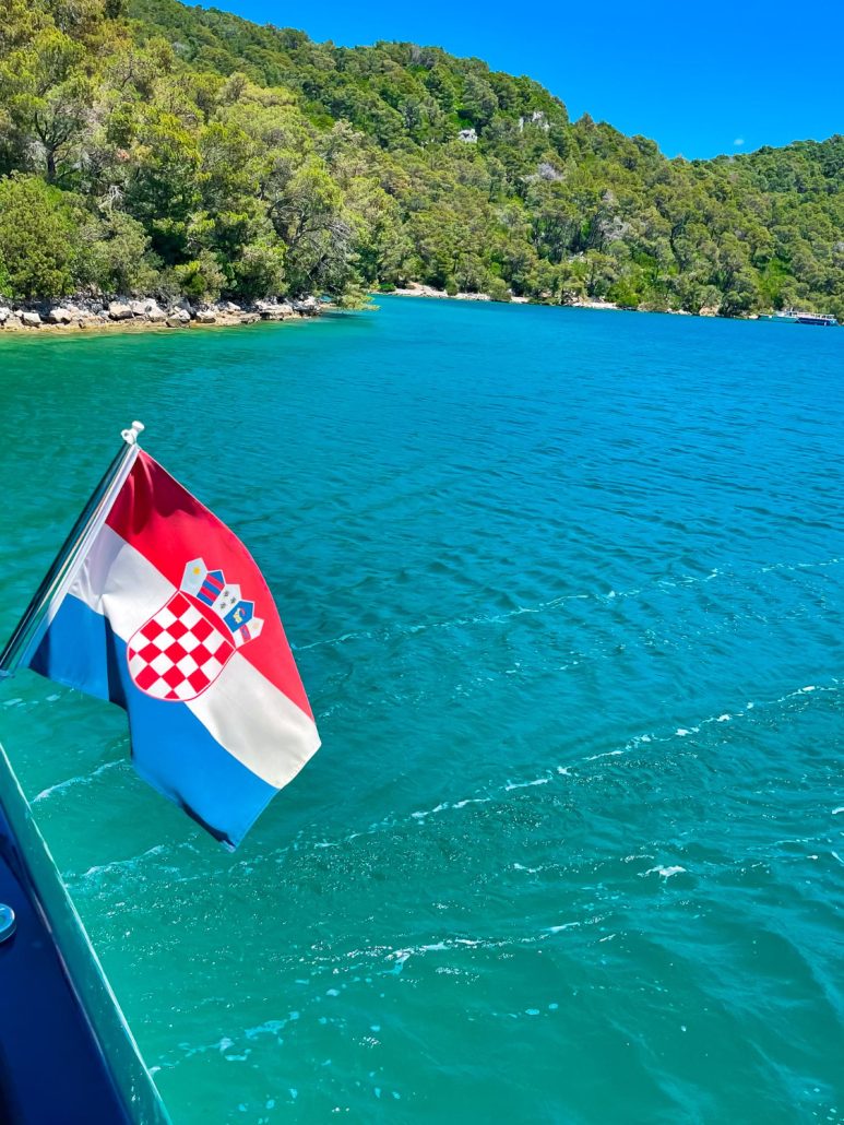 Kroatisk flagga båt